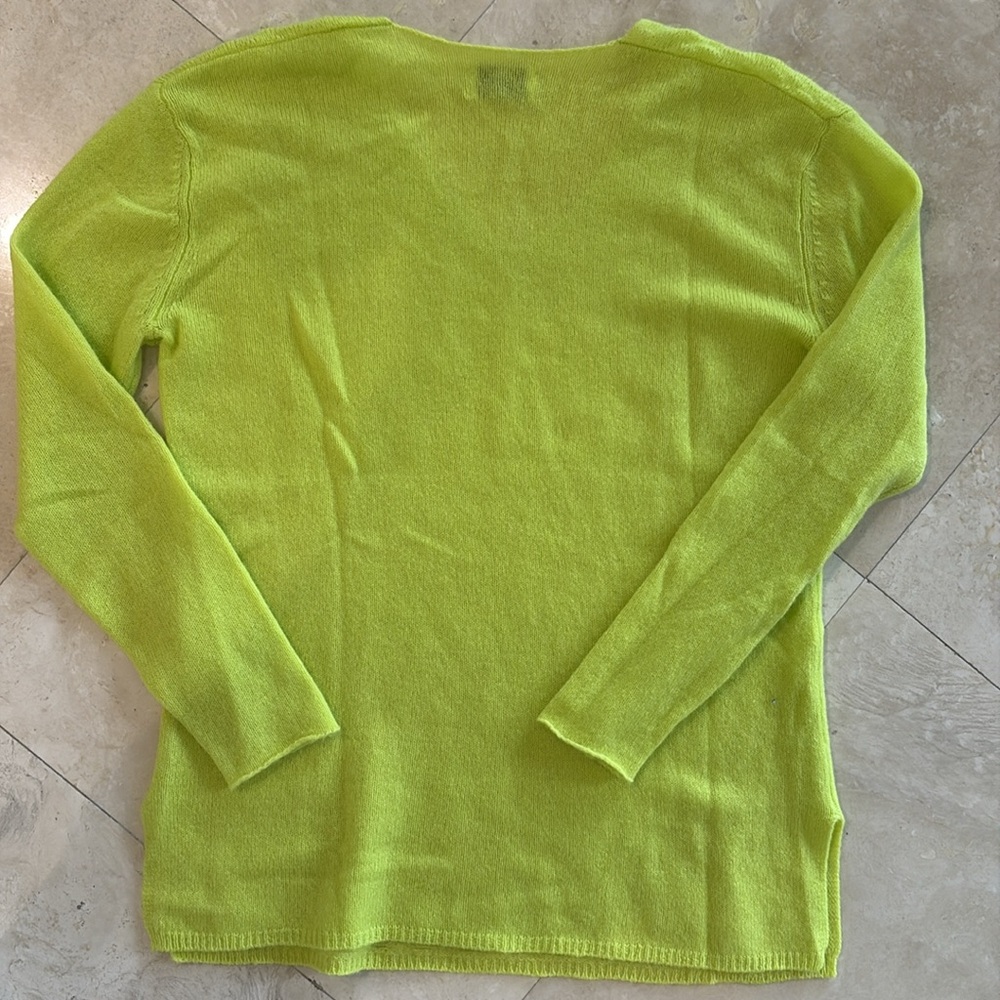 Women's Lime Green Cashmere Sweater - Picture 6 of 6